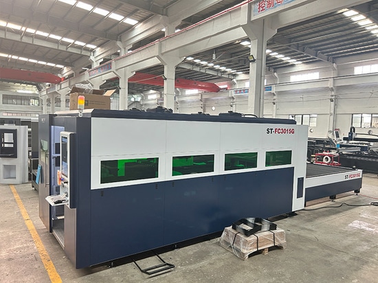 La machine de découpe laser 6KW d'un client indonésien fait l'objet d'un débogage et de tests avant livraison