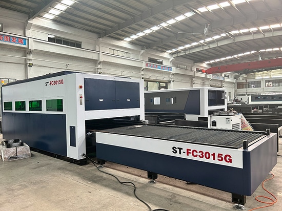 La machine de découpe laser 6KW d'un client indonésien fait l'objet d'un débogage et de tests avant livraison