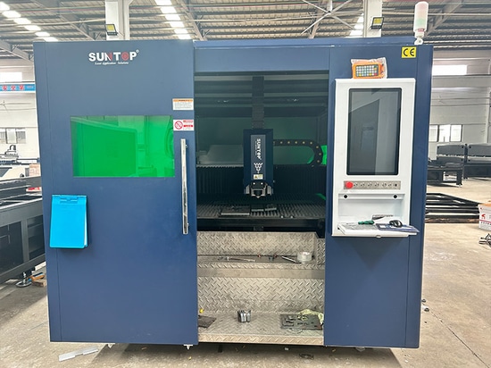 La machine de découpe laser 6KW d'un client indonésien fait l'objet d'un débogage et de tests avant livraison