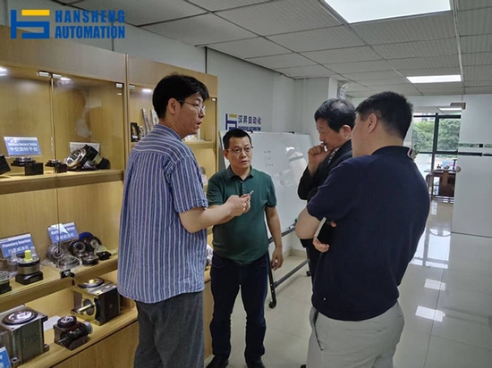 La délégation des clients coréens a visité Hansheng Automation pour une étude approfondie de l'activité principale de la fabrication de précision
