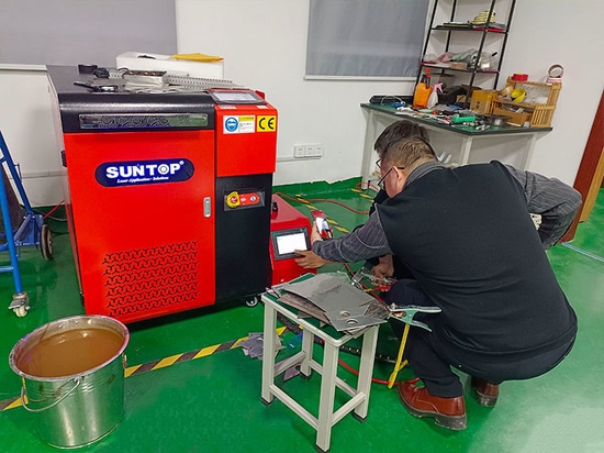 SUNTOP réalise un essai de soudage laser en direct pour un client français