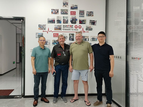 Un client sud-africain visite l'usine de Suntop Laser et reçoit des éloges sur les performances de la machine à souder au laser