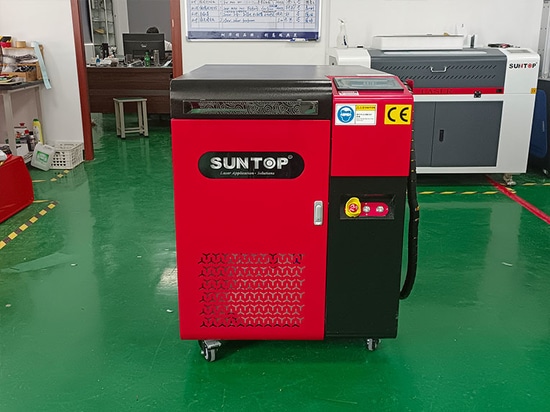 Un client italien achète avec succès le nettoyeur laser manuel 2000W de Suntop