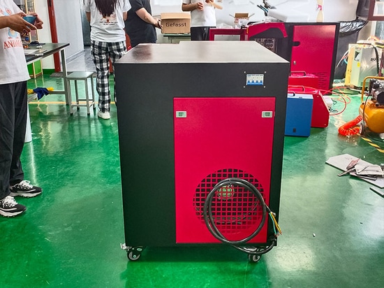 Un client italien achète avec succès le nettoyeur laser manuel 2000W de Suntop