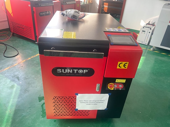 L'installation et les essais du nettoyeur laser pour le client en Ouzbékistan ont été achevés avec succès et sont prêts à être expédiés !