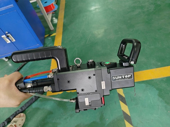 Suntop dévoile une machine de nettoyage laser portable 6000W personnalisée pour ses clients