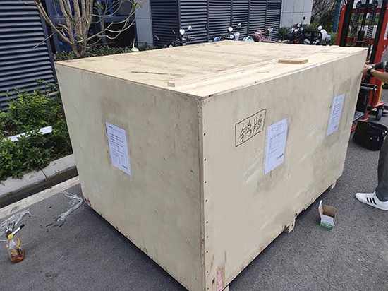 Livraison réussie d'une machine de découpe et de gravure laser CO2 personnalisée pour un client sud-africain