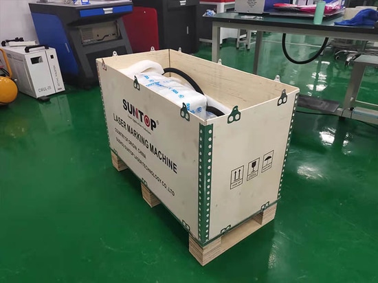 Machine de marquage laser portable achetée par un client colombien : emballage et expédition réussis