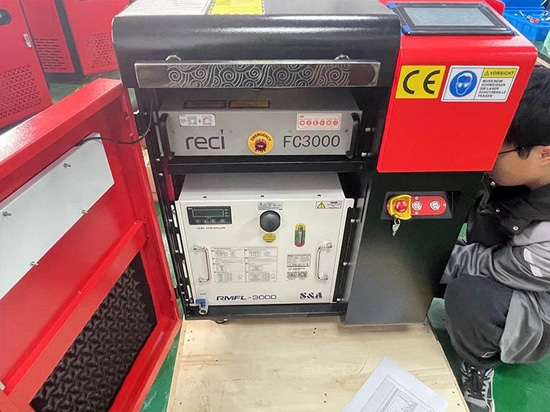 Machine de soudage laser portable de 3000 W livrée à un client allemand avec une grande satisfaction