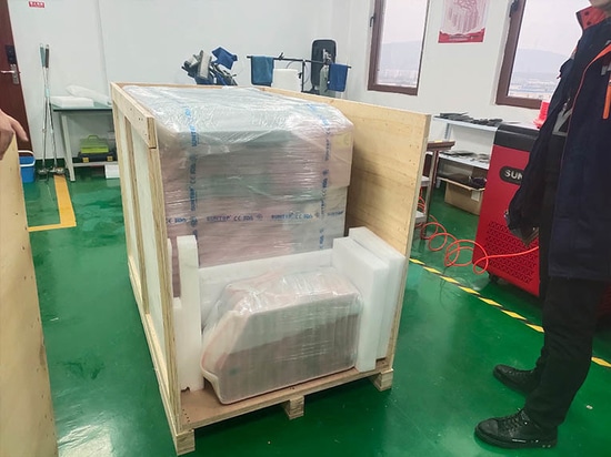 Machine de soudage laser portable 3-en-1 Suntop prête à être expédiée à un client russe