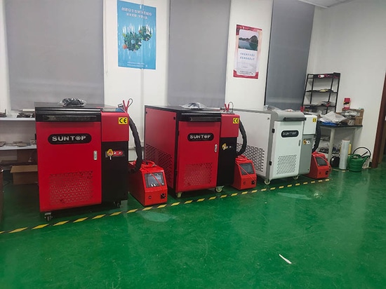 Un client turc a acheté avec succès 3 machines de soudage laser portables Suntop, la préparation de la livraison a été effectuée avec succès