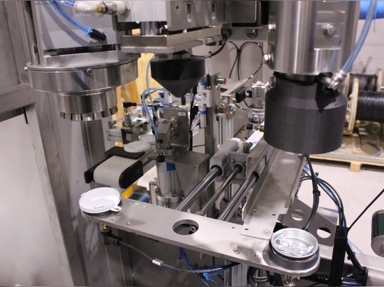 Ligne de remplissage de fûts entièrement automatique
