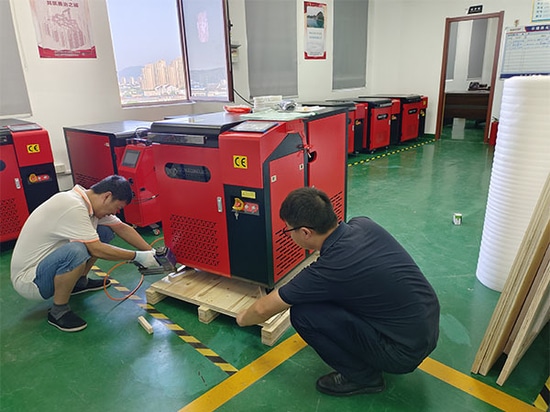 Une machine de nettoyage laser portable personnalisée de 3000 W expédiée en Italie !