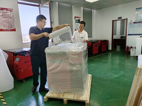 Une machine de nettoyage laser portable personnalisée de 3000 W expédiée en Italie !