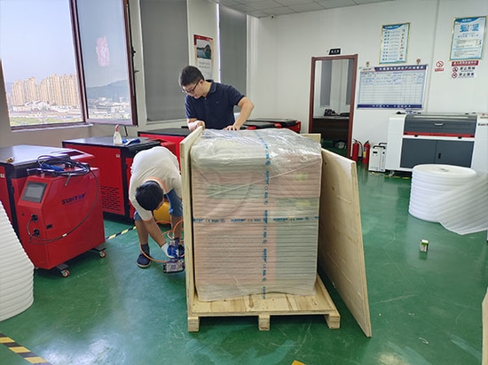 Une machine de nettoyage laser portable personnalisée de 3000 W expédiée en Italie !