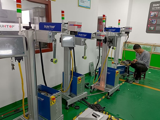 La machine de marquage laser volante a été assemblée et testée avec succès pour une expédition en grande quantité
