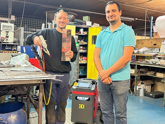 Suntop Engineers forme avec succès un client français à l'utilisation d'une soudeuse laser 1500 W, garantissant ainsi sa satisfaction et une future collaboration !