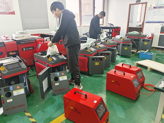 SUNTOP livre avec succès 8 machines de soudage laser portables de 1500 W personnalisées à un client espagnol