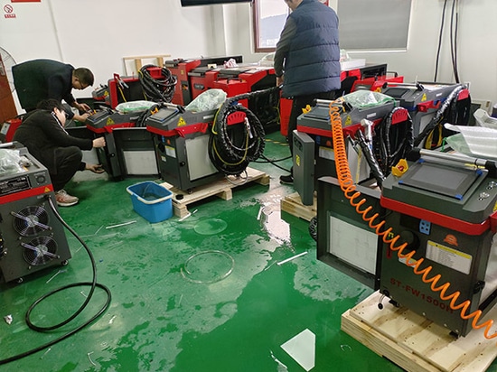 SUNTOP livre avec succès 8 machines de soudage laser portables de 1500 W personnalisées à un client espagnol