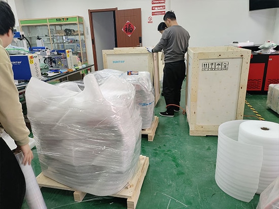 Quatre soudeuses laser portatives personnalisées de 2000 W expédiées à un client espagnol