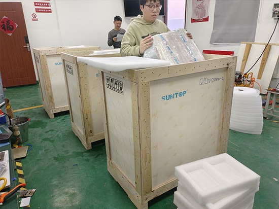 Quatre soudeuses laser portatives personnalisées de 2000 W expédiées à un client espagnol