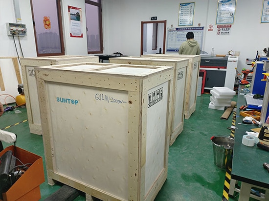 Quatre soudeuses laser portatives personnalisées de 2000 W expédiées à un client espagnol