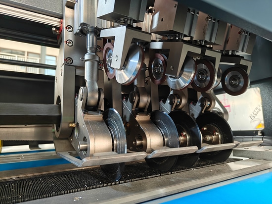Boîte sur la machine à démander - machine à coudre - Kinfe
