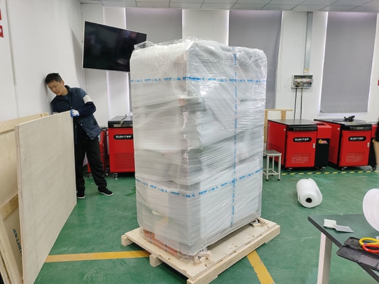 Machine de marquage laser UV personnalisée pour un client espagnol expédiée : équipée de deux pédales et de portes latérales coulissantes