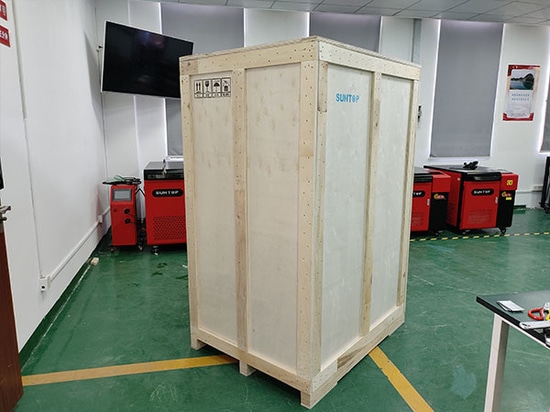 Machine de marquage laser UV personnalisée pour un client espagnol expédiée : équipée de deux pédales et de portes latérales coulissantes