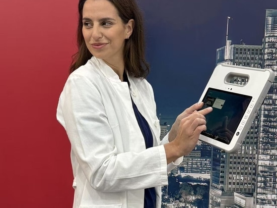 MD-100 avec une femme