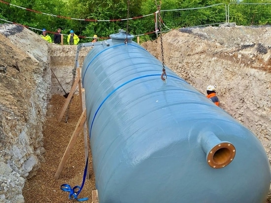 Mise en place rapide d'une fosse déportée DEPOSIT sur un chantier Sanergrid avec excavation des terres et sans génie civil