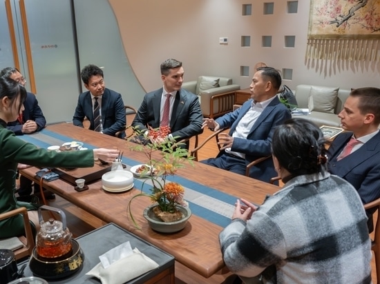 S.E. M. Máté Pesti, ambassadeur extraordinaire et plénipotentiaire de Hongrie en République populaire de Chine, visite Cubic Sensor and Instrument CO, Ltd.