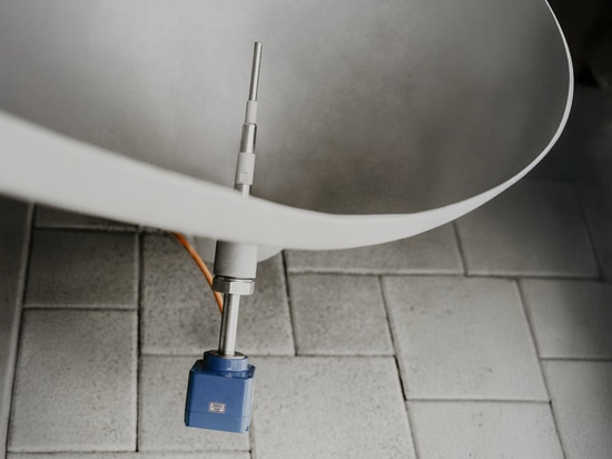 RFnivo® 3000 monté au fond du silo comme détecteur de vide