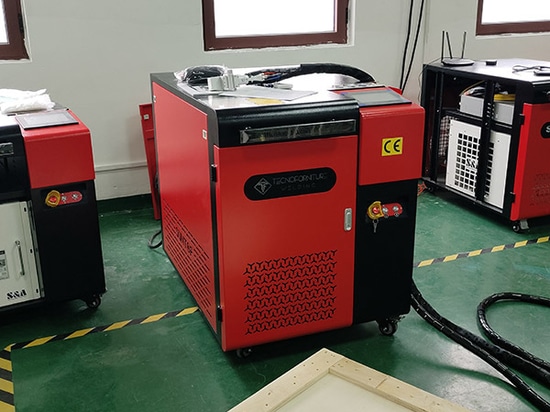 Un client italien s'associe à Suntop Laser pour un nouvel achat d'une machine de nettoyage laser portable de 3000 W