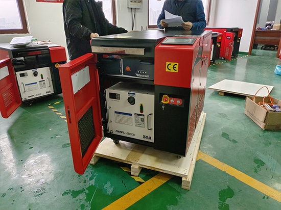 Un client italien s'associe à Suntop Laser pour un nouvel achat d'une machine de nettoyage laser portable de 3000 W