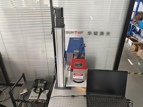 La machine de marquage laser UV 10 W personnalisée pour notre client italien est prête à être expédiée !