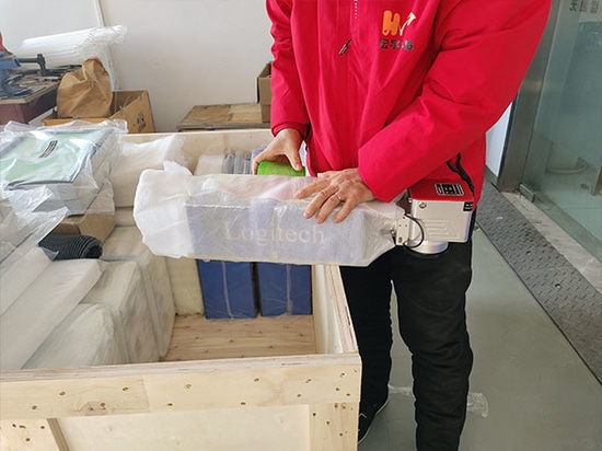 La machine de marquage laser UV 10 W personnalisée pour notre client italien est prête à être expédiée !