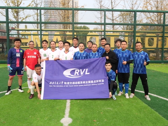 Un groupe d'experts de l'université Jiaotong du Sud-Ouest visite Zhengxi Hydraulics en vue d'une collaboration industrielle