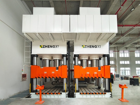 Usinage du formage des matériaux composites : Améliorer la précision grâce à l'hydraulique automatisée