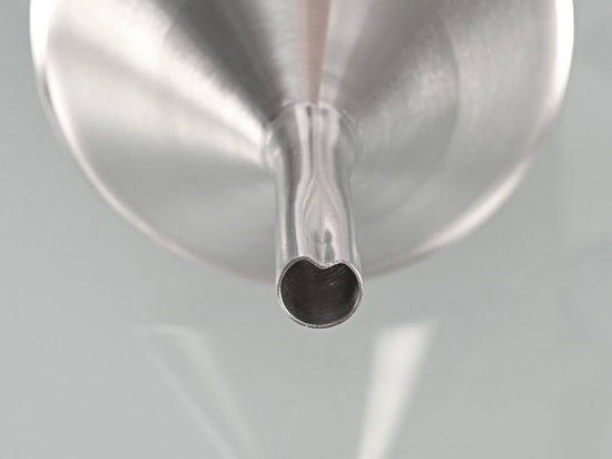 Entonnoir robuste en acier inoxydable pour un remplissage et un transvasement faciles (Bürkle GmbH)