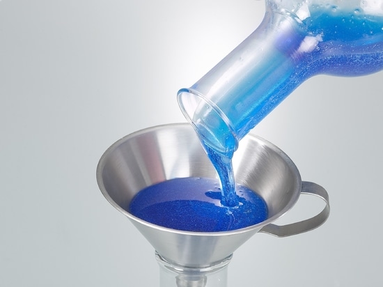 Entonnoir robuste en acier inoxydable pour un remplissage et un transvasement faciles (Bürkle GmbH)