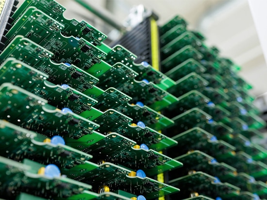 Carte à circuits imprimés pour caméras de télévision en circuit fermé