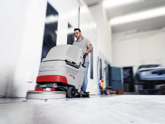 Découvrez les solutions de nettoyage avancées avec les autolaveuses accompagnées Comac : Antea, Versa et Vega