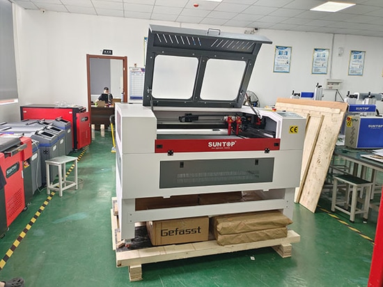 Expédition officielle de machines de découpe et de gravure au laser CO₂ vers l'Australie, accélérant ainsi l'implantation sur le marché mondial