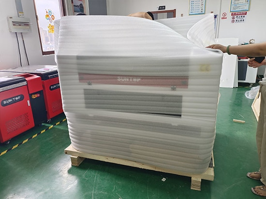 Expédition officielle de machines de découpe et de gravure au laser CO₂ vers l'Australie, accélérant ainsi l'implantation sur le marché mondial