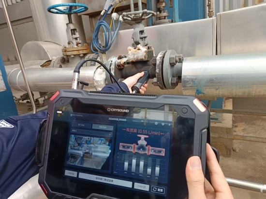 Comment l'échographie par contact permet de détecter une fuite interne au niveau d'une valve