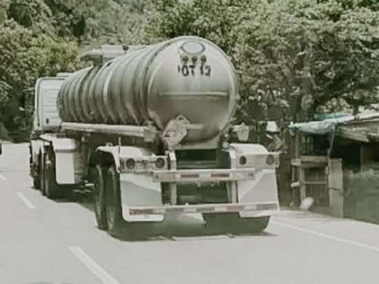 Le détecteur de niveau UWT garantit une détection fiable dans les camions-citernes de produits chimiques
