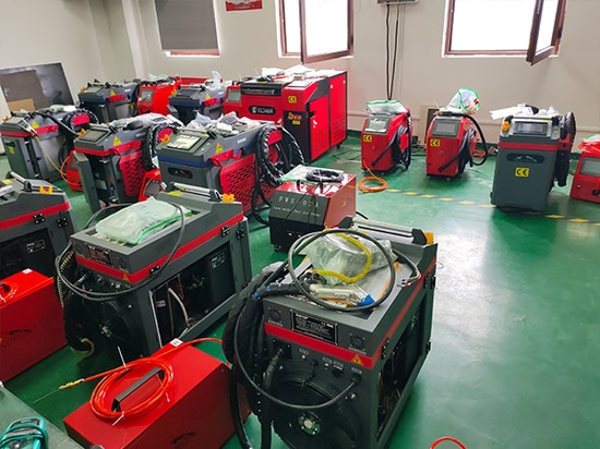 14 machines de soudage laser portables personnalisées exportées avec succès vers l'Espagne