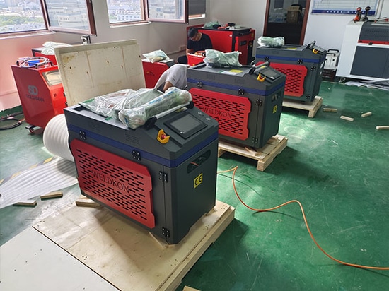 14 machines de soudage laser portables personnalisées exportées avec succès vers l'Espagne