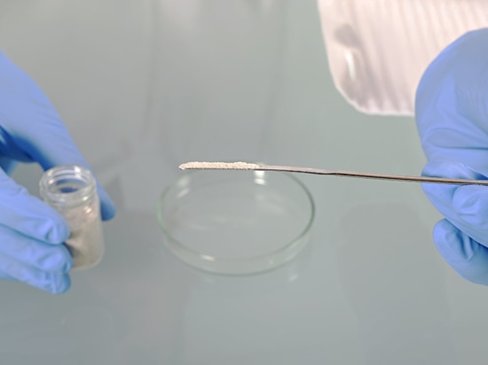 Spatule de dosage de précision pour les plus petites quantités d'échantillon : spatule pour micropoudres, de forme angulaire/demi-ronde, en acier inoxydable (Bürkle GmbH)